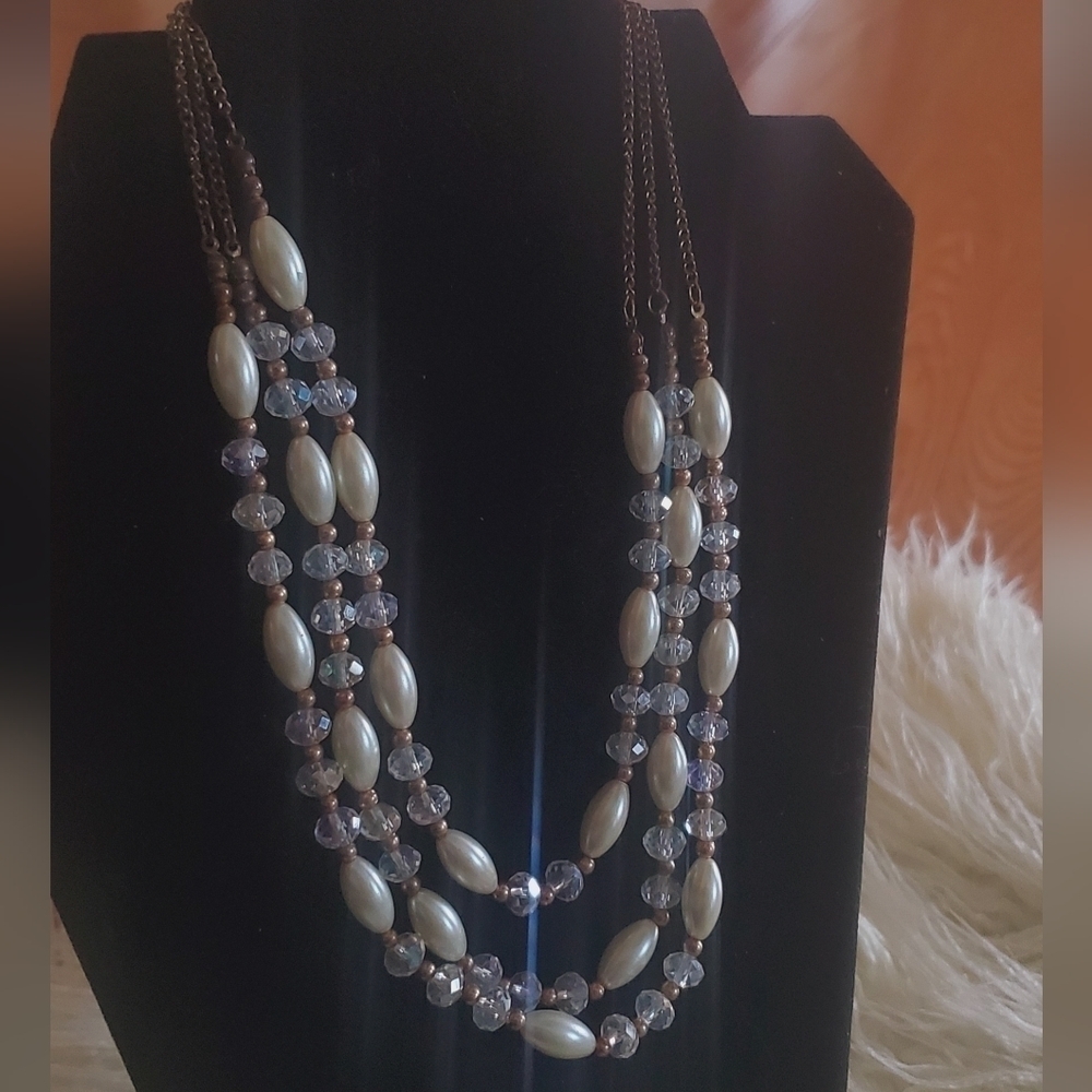 3 Strand Shiny Faux Pearl Beaded Necklace.🌴